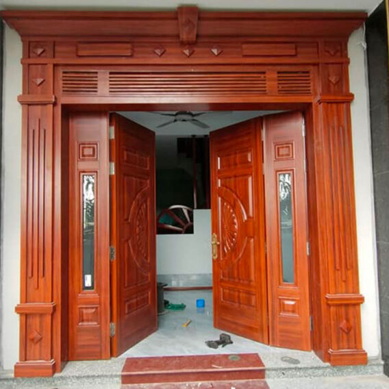 lắp cửa thép vân gỗ cho biệt thự